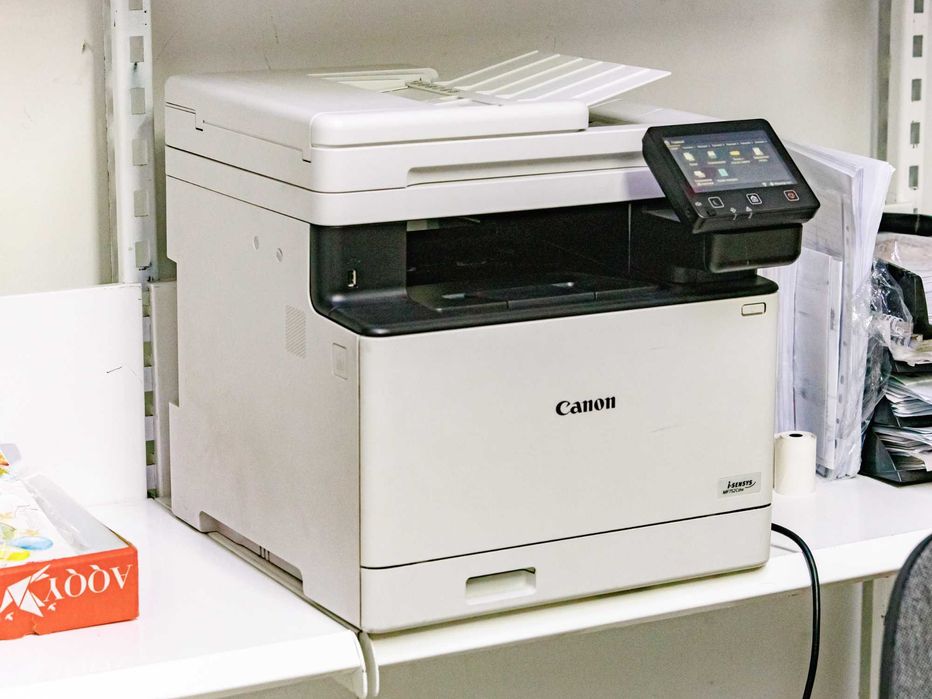 Продам принтер МФУ Canon i-Sensys MF-752Cdw