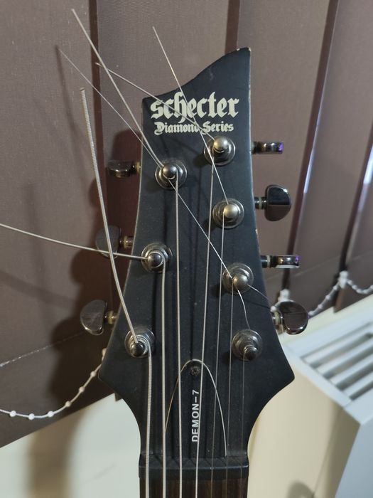Електрическа китара Schecter Demon 7 (7 струнна + кубета)
