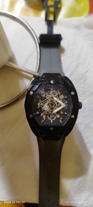 Продавам часовник хублот