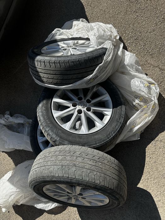 Продаёться шины с дисками в хорошом состояние