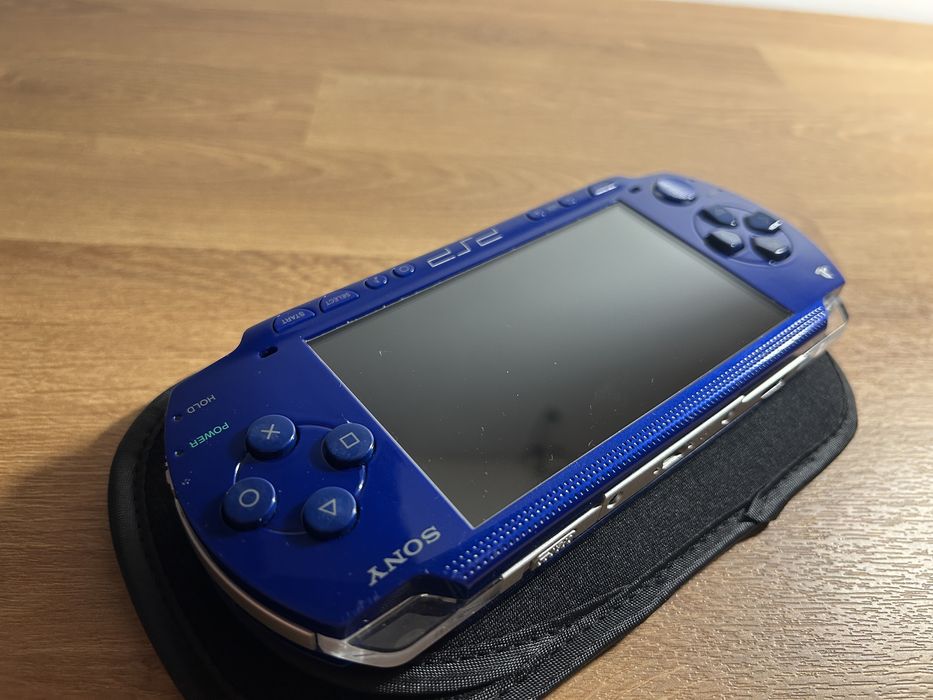 PSP 1000 Metallic Blue modată — pret accesibil, ecran perfect