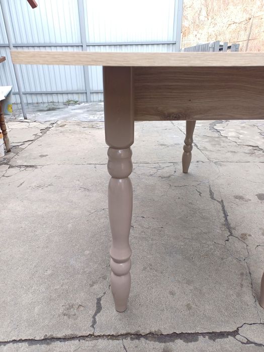 Продам стол кухонный.