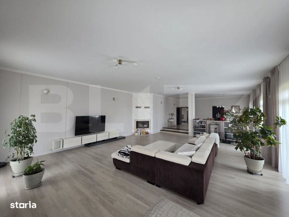 Vila de vanzare, 380 mp, zona Reghin