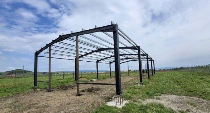 Vand hala metalica 10x15x4m din profil IPE160
Structura contine:
4ferm