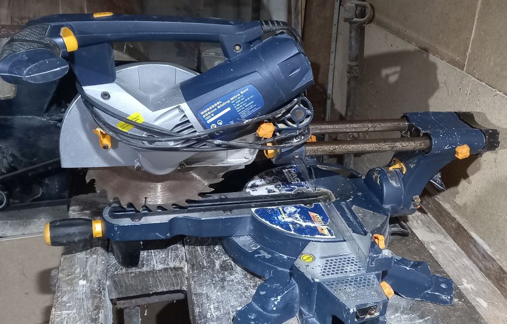 Vand circular unghiular basculant radial