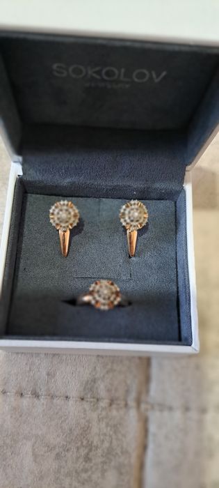 Продаётся красивый золотой набор