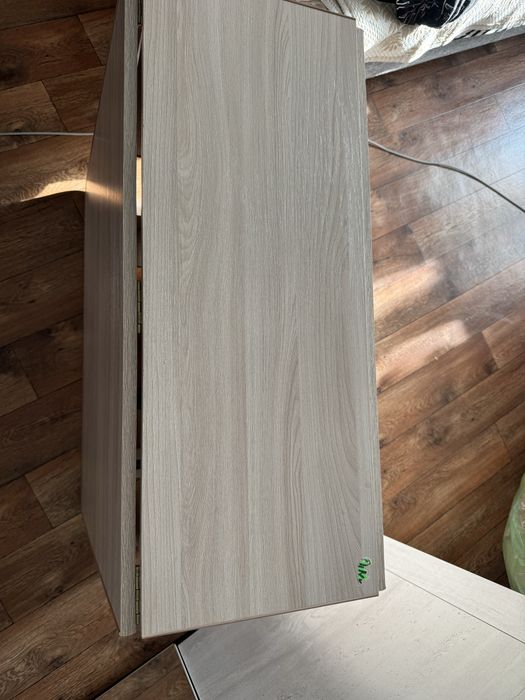 Продам стол.