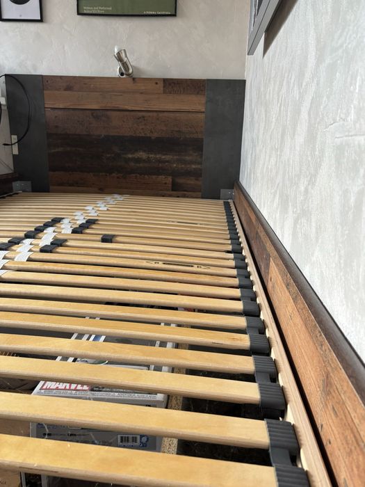 Продавам рамка за единично легло