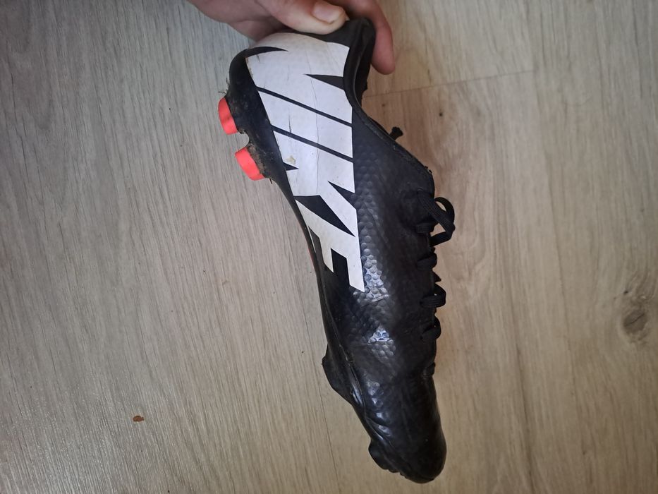 Бутони на nike mercurial