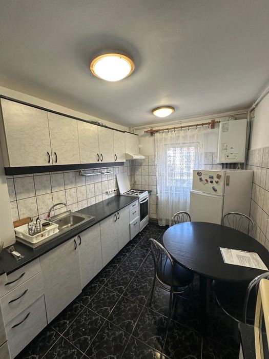 Inchiriez apartament 3 camere