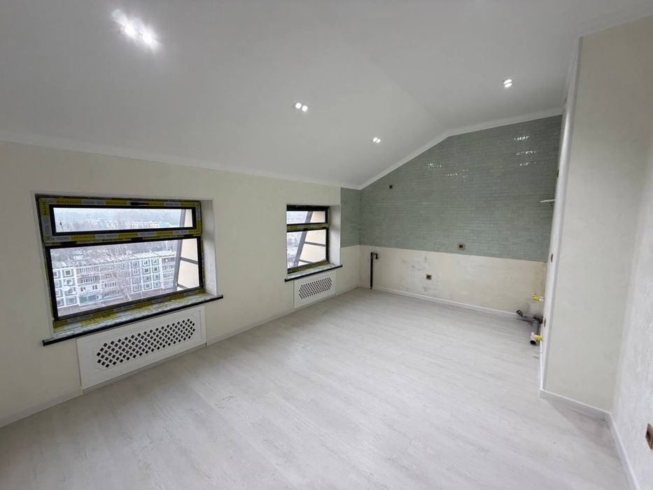 Срочно продается в чирчик 10 микрарайон рядом карвон базар