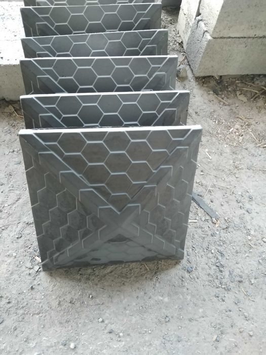 Шляпки на пескоблок забор