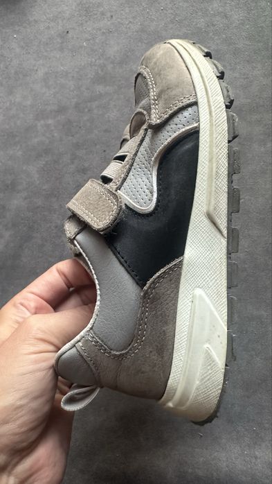 Продам обувь для девочки 5-8 лет