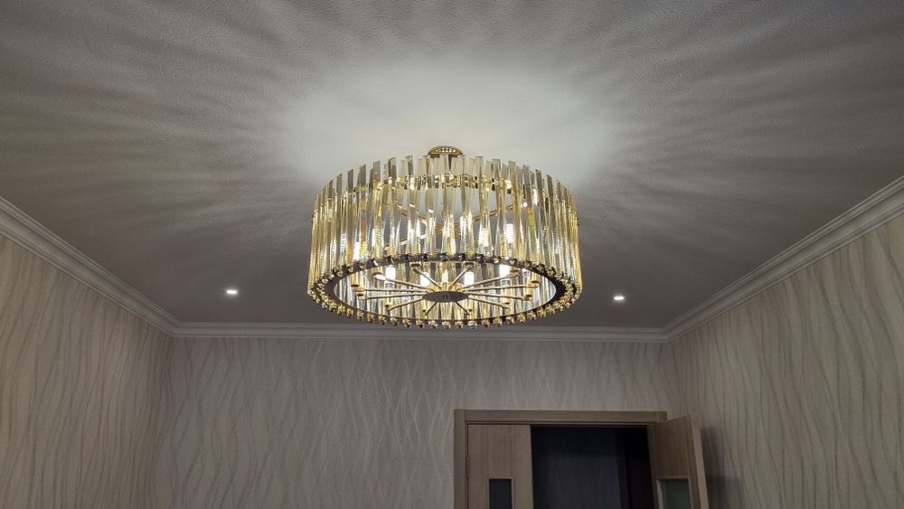 Продаётся новая люстра