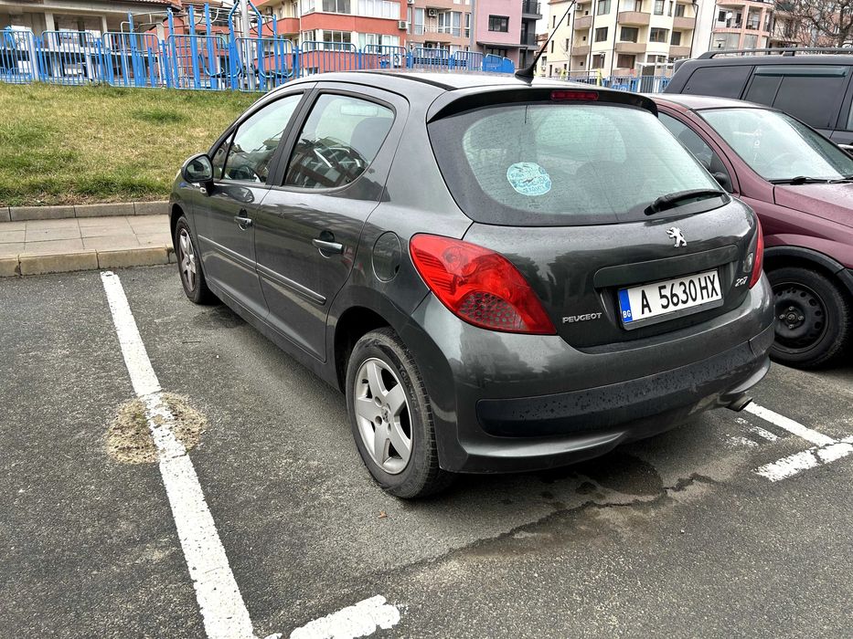 Продавам Peugeot 207