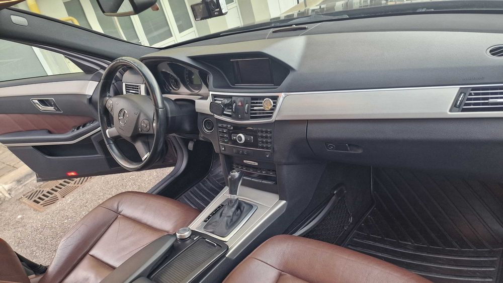 Mercedes-Benz E-Class, 2010, 245.000 km –Exterior / interior maro