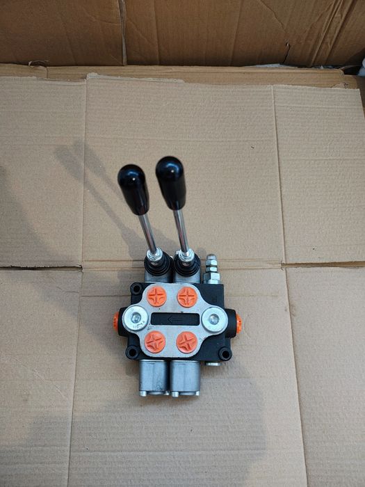 Distribuitor cu 2 manete 40litri