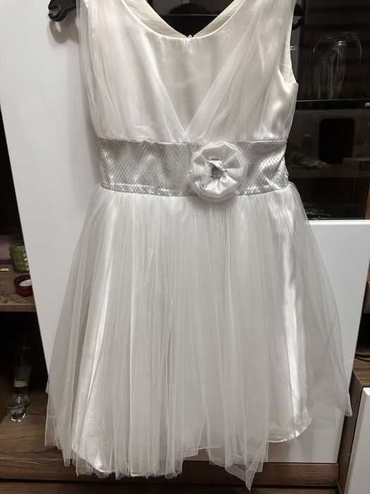 Бяла рокля за 6-7 години