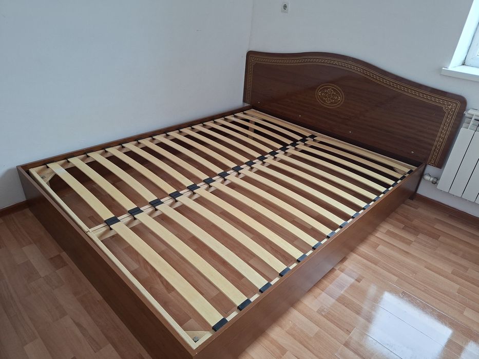 Спальный кровать