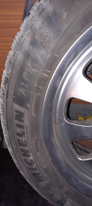 Продавам 4 бр. зимни гуми Michelin Alpin 6 205/55/16 коплект с джанти