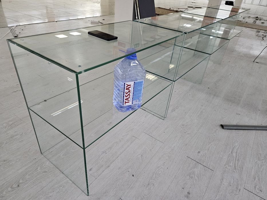 Витрина из стекла