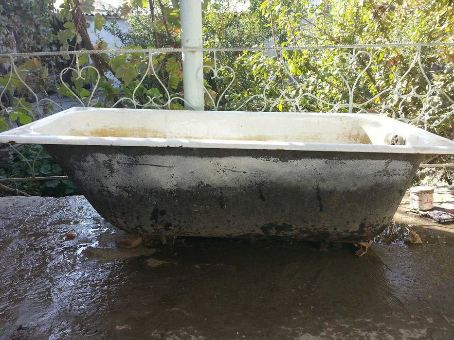 Chugun vanna sotiladi.