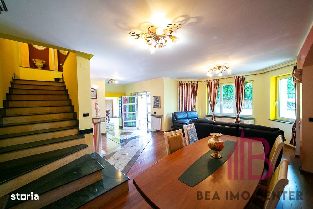 Casa 4 dormitoare, 2 saloane de zi ,3 băi,  ultracentral!