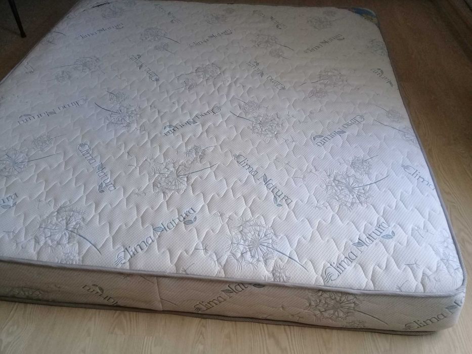Продам  матрас размер 1,8 м*2 м