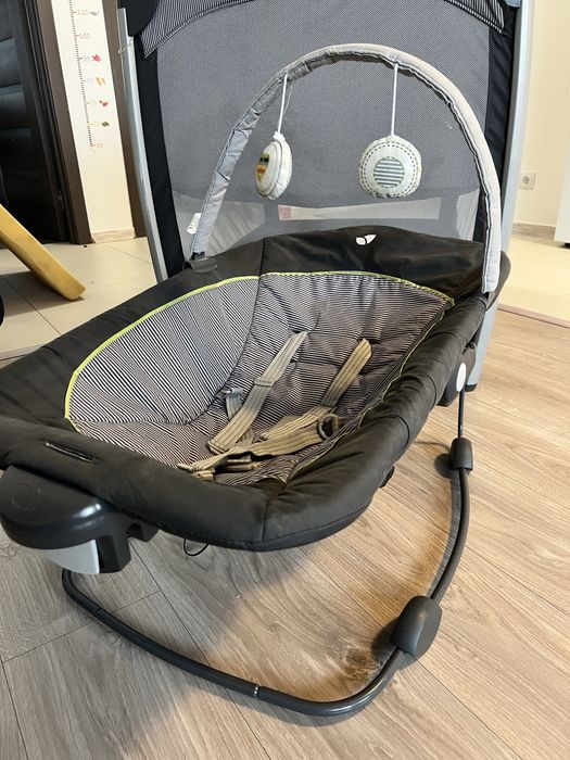 Pătuț bebeluși  Joie+masa infasat+bouncer cu vibratii sunete