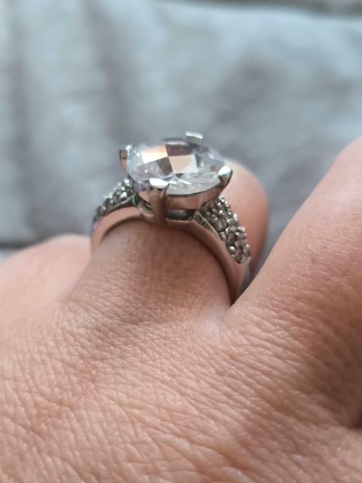 Сребърен пръстен с камък