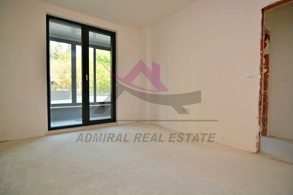 Продава се Тристаен апартамент в Варна, Бриз - 110 кв.м за 2319 €/кв.м - Снимка #1