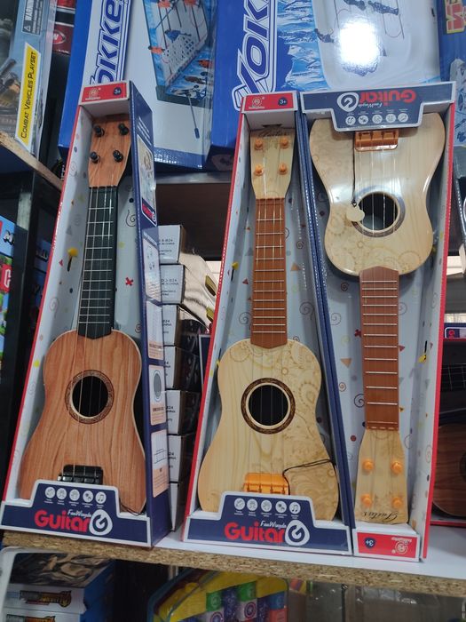 Детская гитара очень качественная