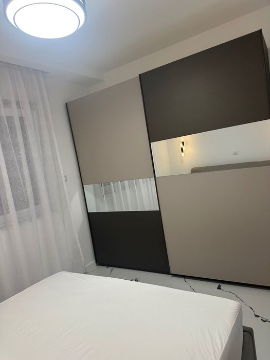 Privat Inchiriez apartament 2 camere  , parcare in curte.