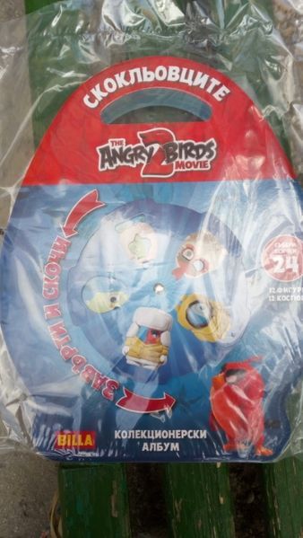 Комплекти от 24 скокльовци Енгри Бърдс и 20 Топчета Супергерои
