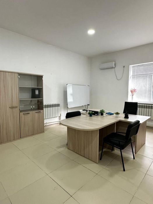 Офис мебелі сатылады.