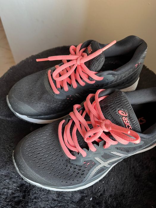 Нови маратонки Asics