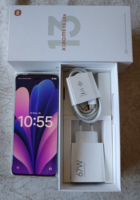 Продавам XIAOMI 13 Lite Pink 8GB RAM 256GB ROM
