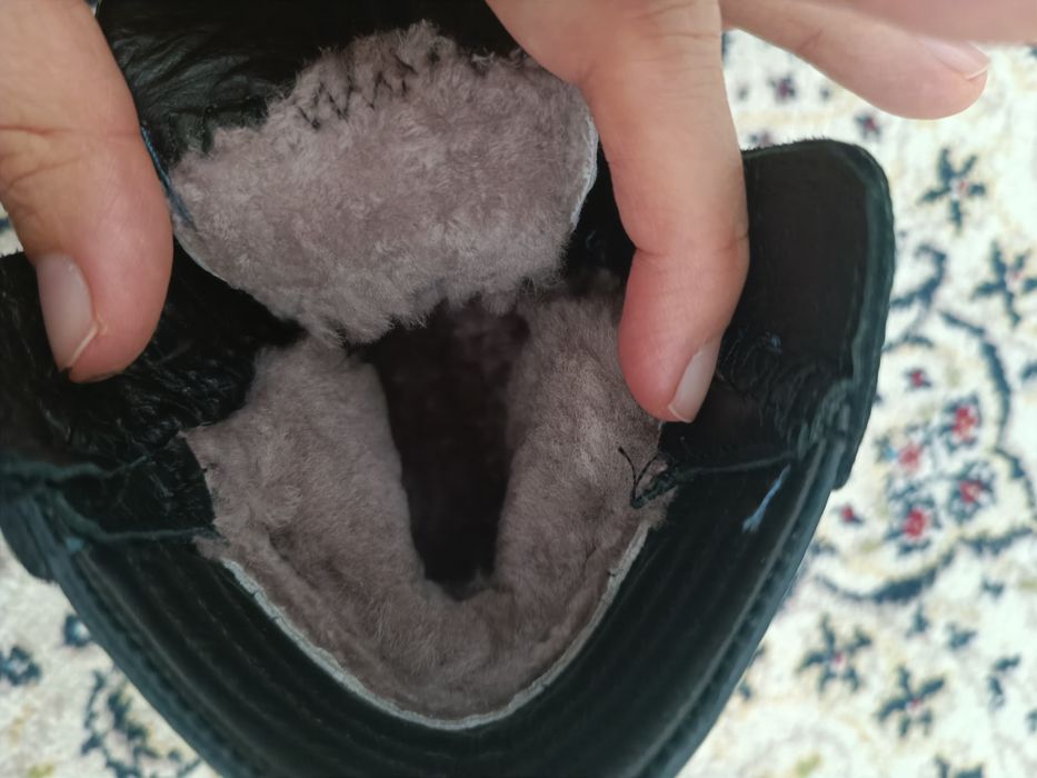 Продам зимние ботинки