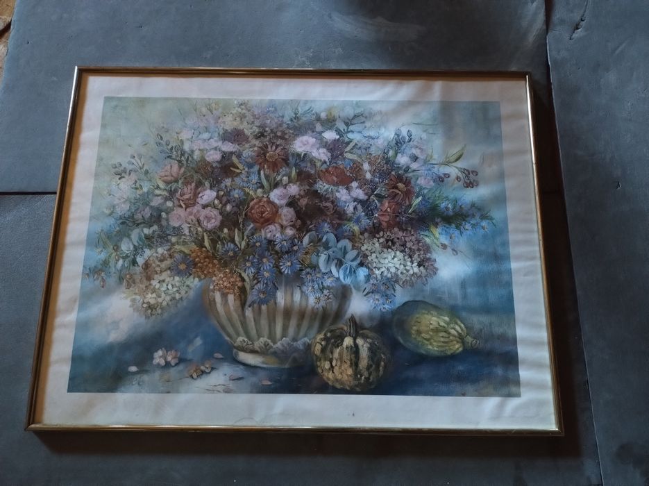 Tablouri unul este pictat pe pânza..