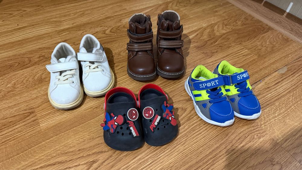 Отдам детскую обувь