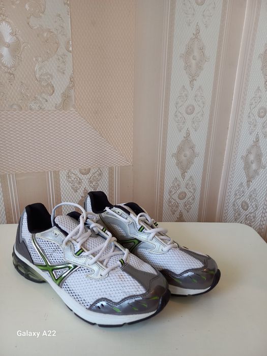 Продаются мужские кросовки