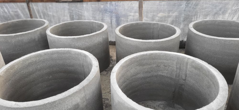 Fantanar execut fântânii cu utilaj mecanizat