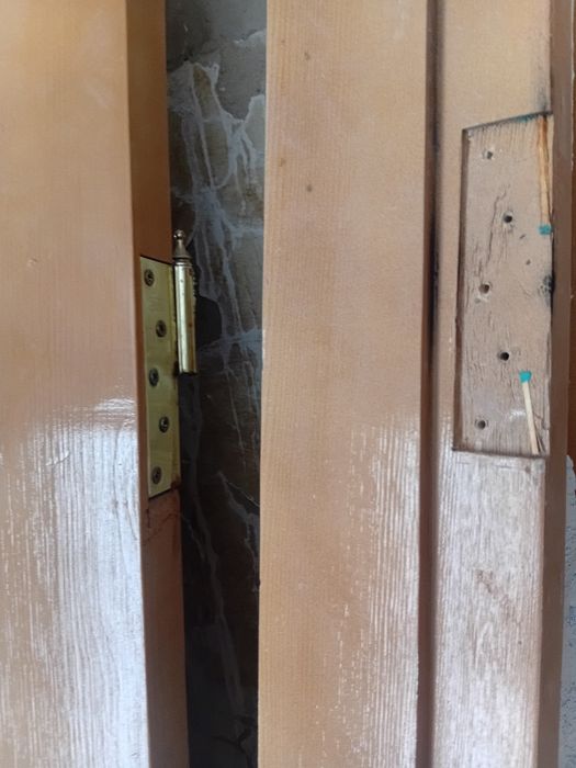 Дверь деревянная входная