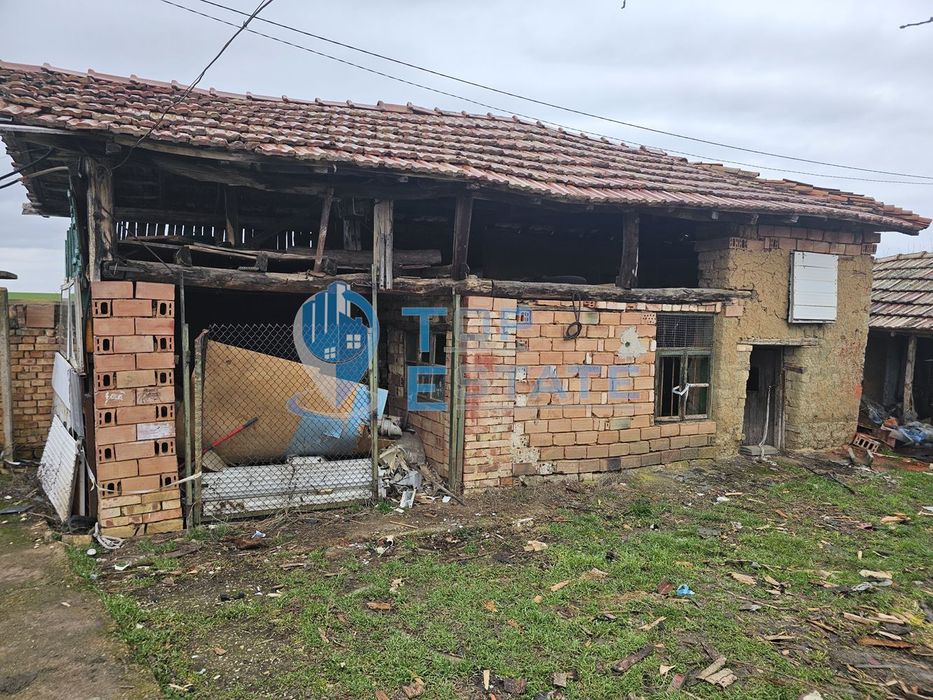 Тухлена къща с гараж и голям двор в село Недан, община Павликени