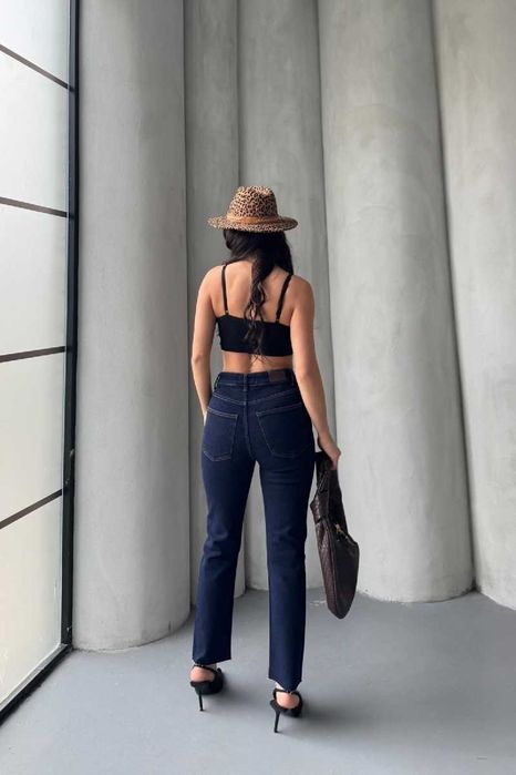 Фит дънки
Размери : 26,27,28,29,30,31
Материал: 99% памук 1