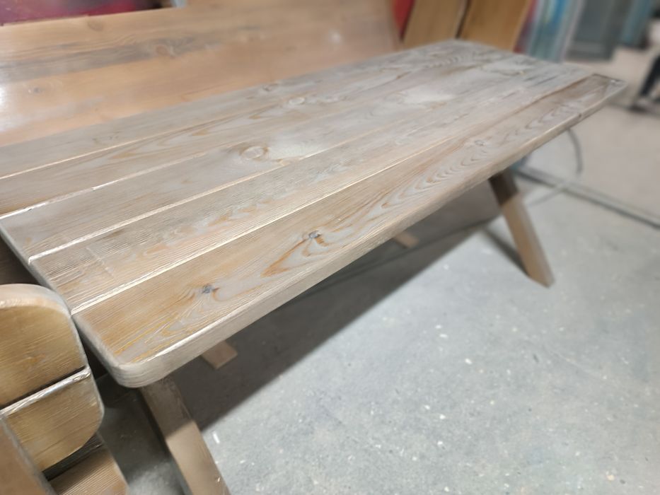 Столы со скамейками