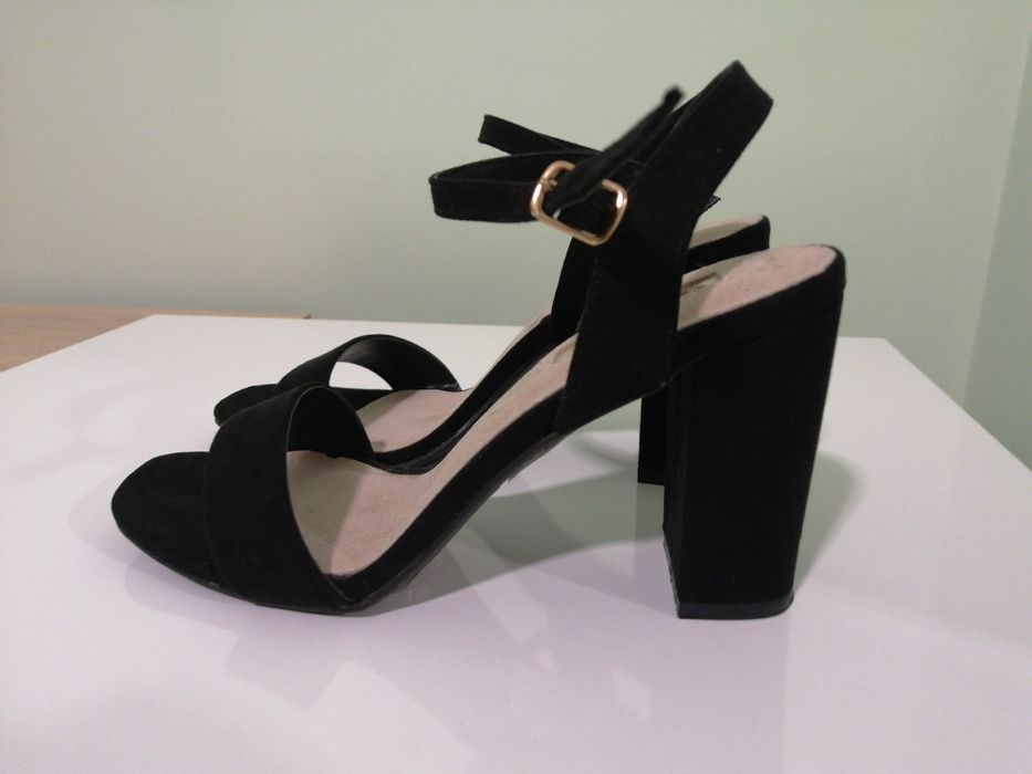 Сандали цвят черен и телесен