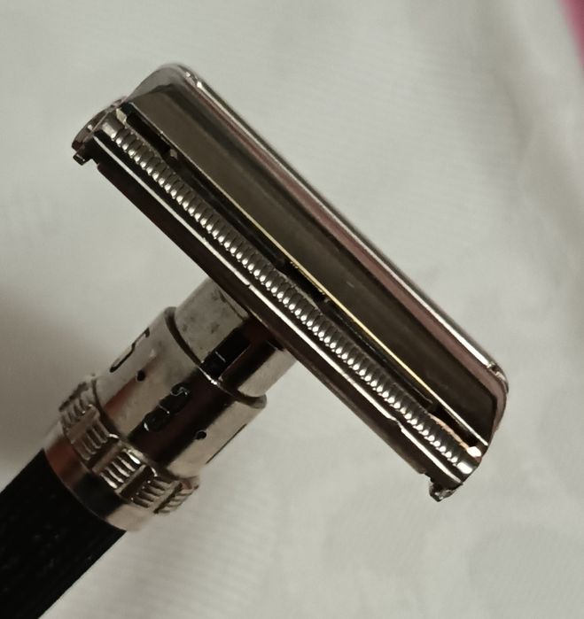 Рядък модел самобръсначка Gillette Super Adjuatable "Black Beatu" 1974 година.