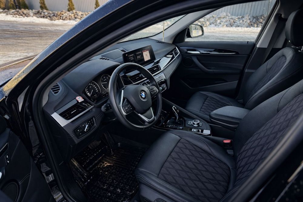 BMW X1 TVA deductibil , HUD, Distronic, Lumini Ambientale, Carplay