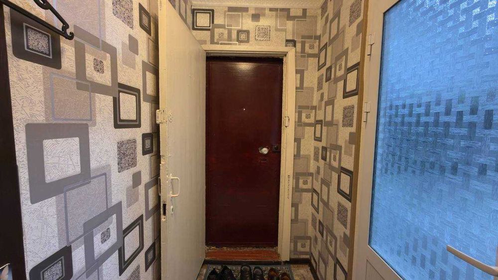 Киргили Машина бозори 4 қаватда 2 хонали квартрира сотилади. ID: 1783